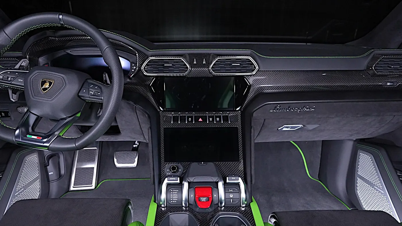 Experience Lamborghini Urus Capsule Novitec Edition with vibrant dual-tone styling, forged carbon aero, and enhanced V8 power