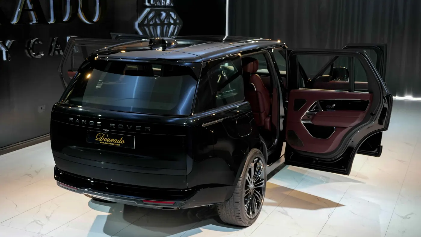 Discover the Land Rover Range Rover Autobiography P530 Long Wheelbase premium automobile