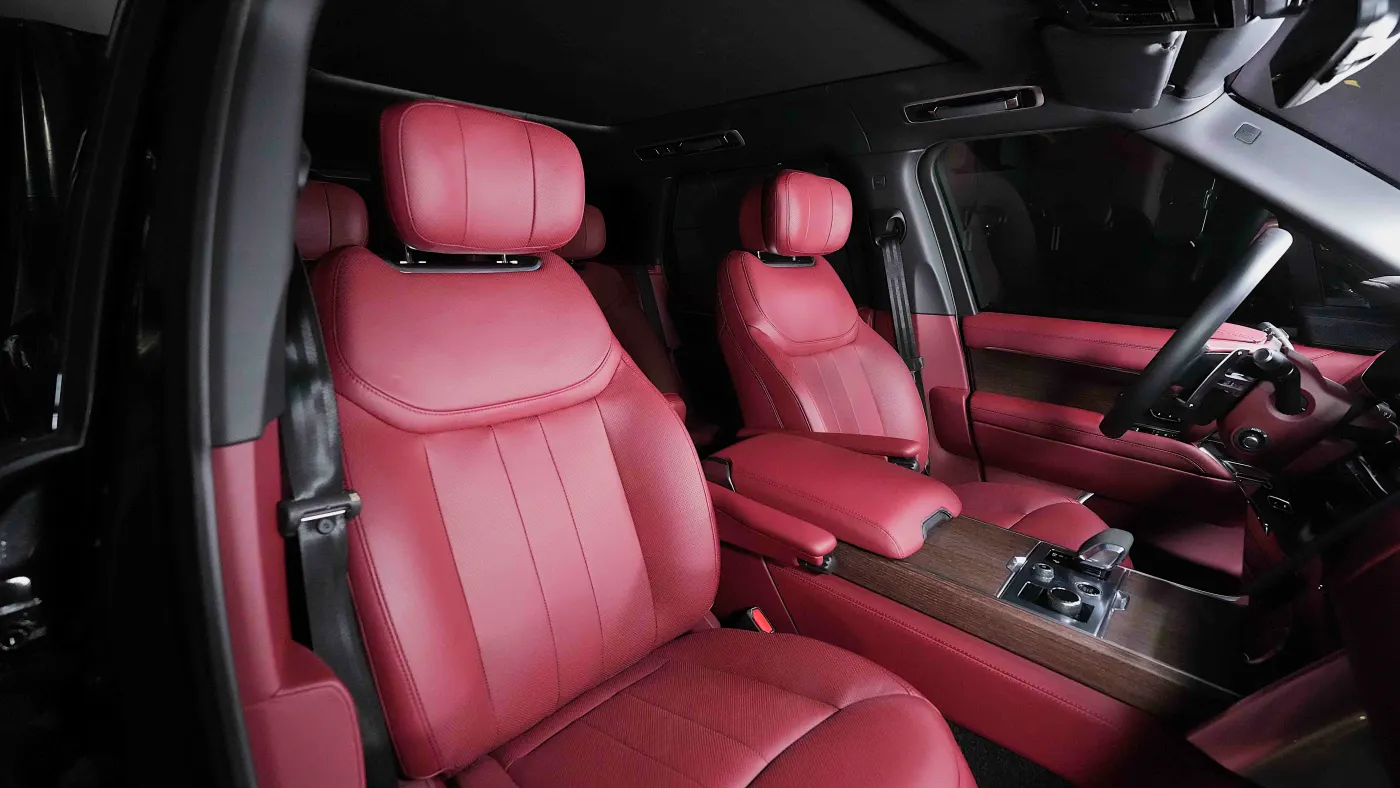 Exclusive Land Rover Range Rover Autobiography P530 SWB tailored specifically for distinguished drivers and luxury performance enthusiasts