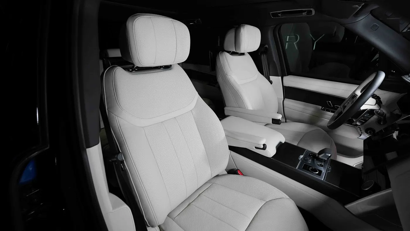 Exclusive Land Rover Range Rover Autobiography P530 LWB tailored specifically for distinguished executive buyers and SUV enthusiasts