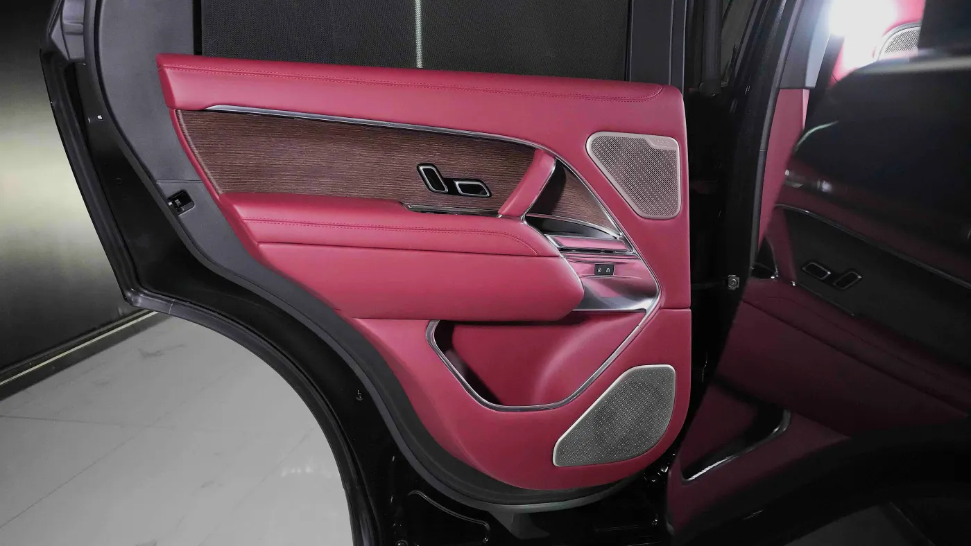 Buy Land Rover Range Rover Autobiography P530 SWB twin-turbo V8 luxury driver-focused SUV in UAE