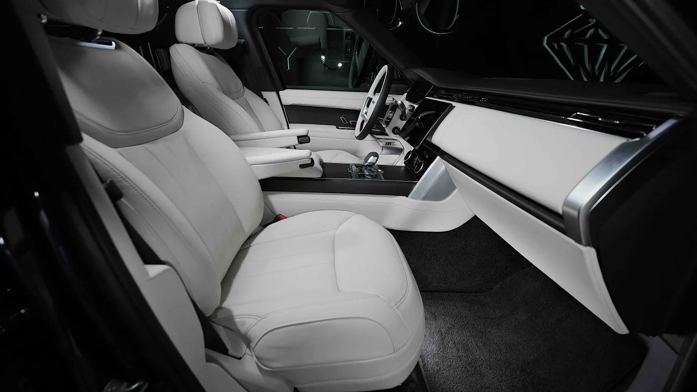 Land Rover Range Rover Autobiography P530 LWB high-performance luxury long wheelbase SUV for purchase in UAE
