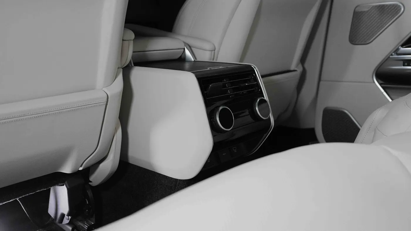 Buy Land Rover Range Rover Autobiography P530 LWB twin-turbo V8 executive performance SUV in UAE