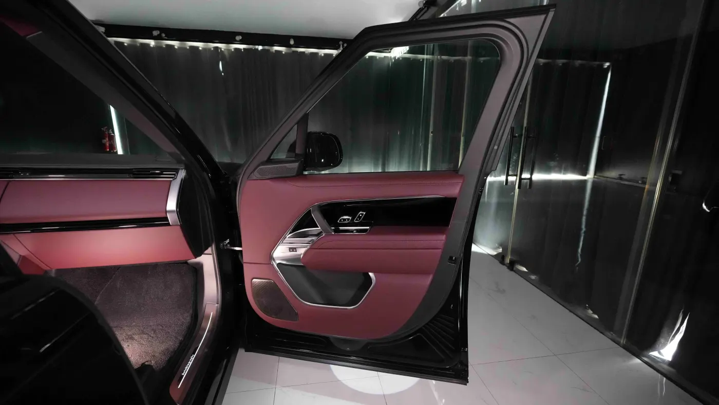 Explore the exclusive Land Rover Range Rover Autobiography P530 Long Wheelbase collection UAE