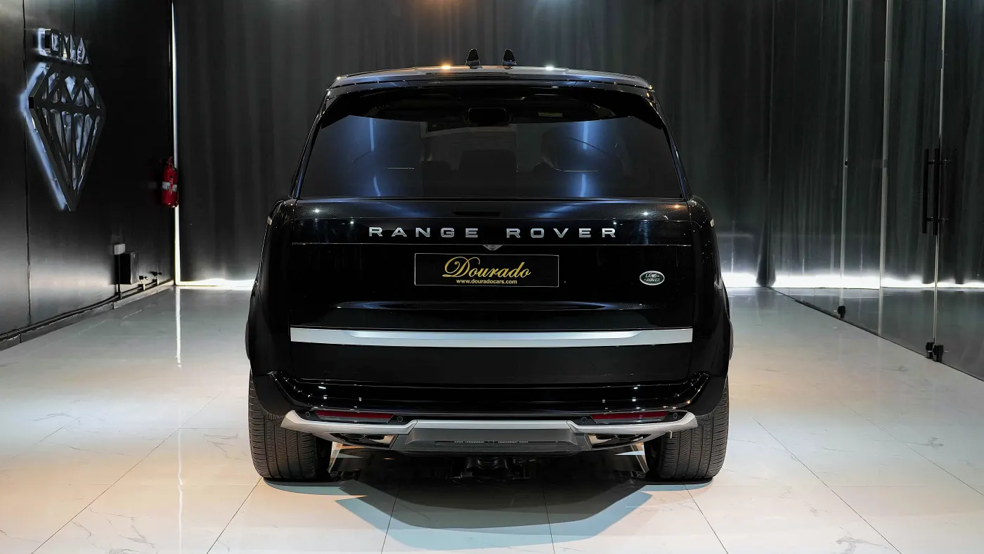 Prestige, thrilling V8 power, and dynamic urban agility with Land Rover Range Rover Autobiography P530 SWB in Dubai