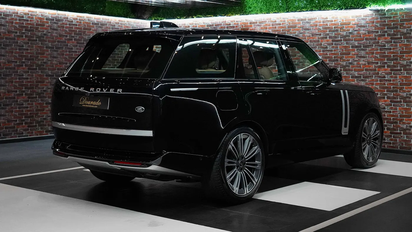 Discover the Land Rover Range Rover Autobiography P530 SWB prestigious British agile flagship performance SUV