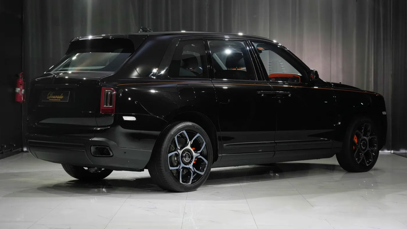 Discover the Rolls-Royce Cullinan Black Badge premium performance SUV