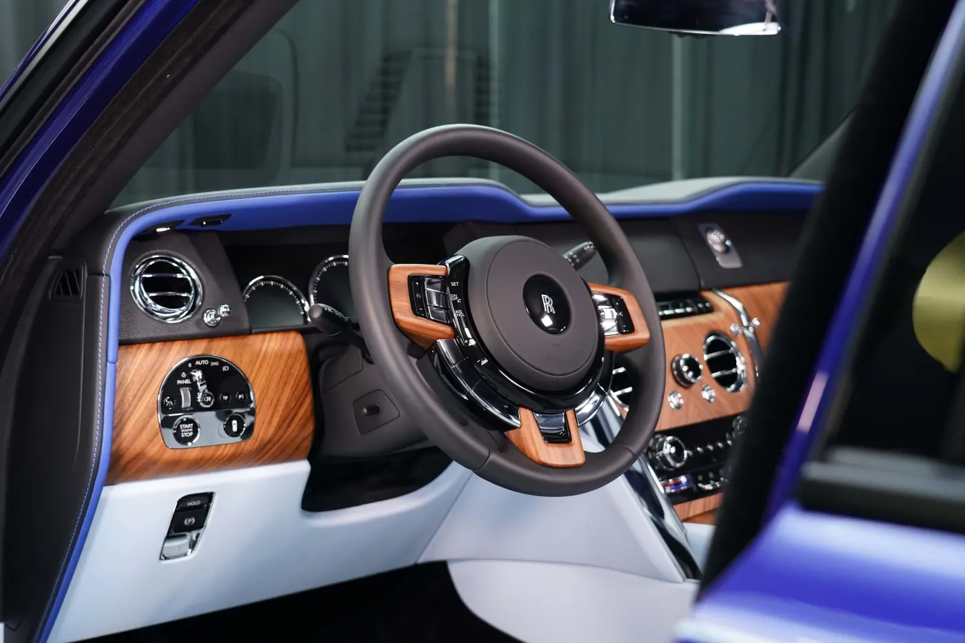 Exclusive Rolls-Royce Cullinan by Onyx Concept Deep Salamanca Blue tailored specifically for elite collectors and luxury SUV enthusiasts