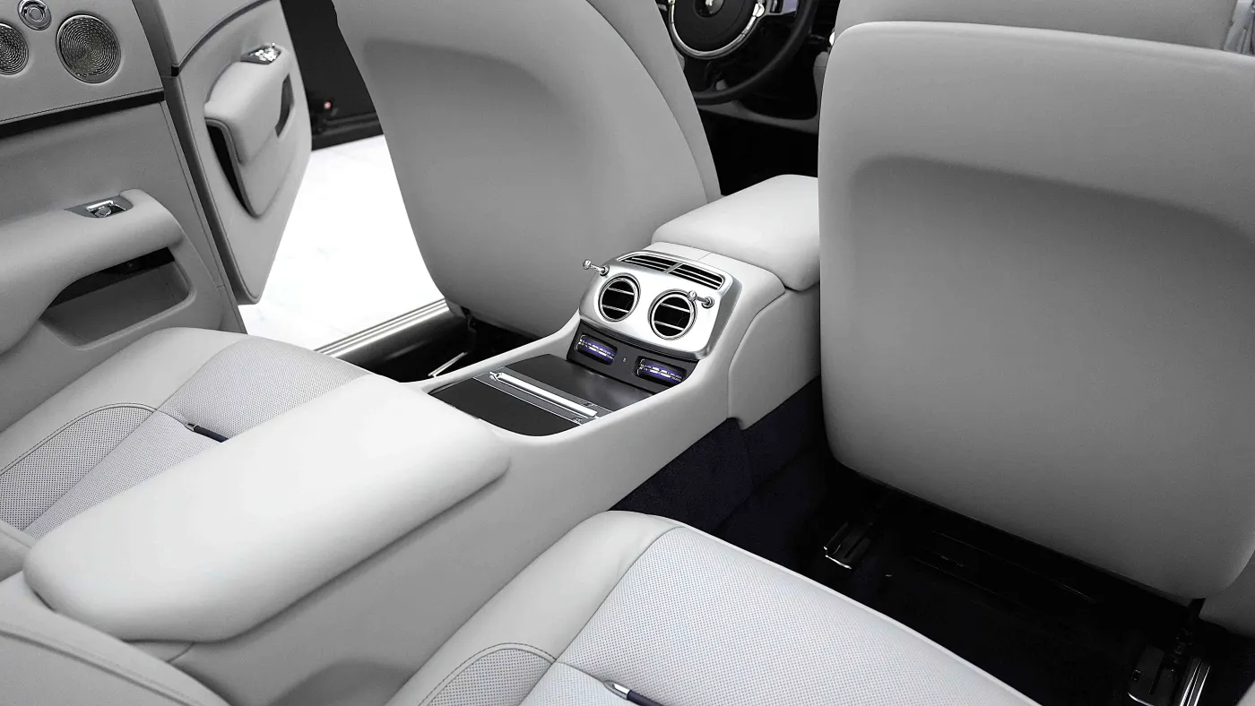Discover the bespoke Rolls-Royce Dawn by Onyx Concept luxury convertible