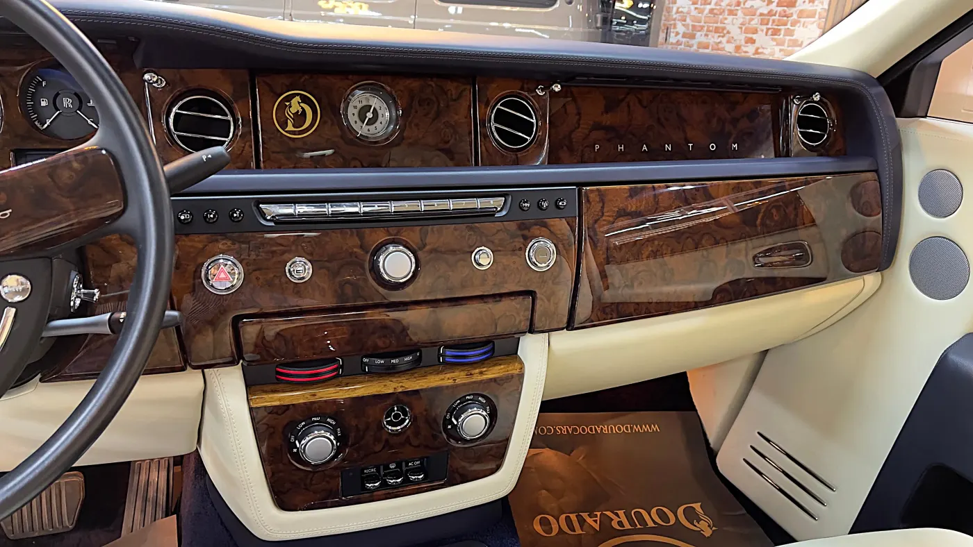 Prestige and elegance with Rolls-Royce Phantom Extended in Dubai