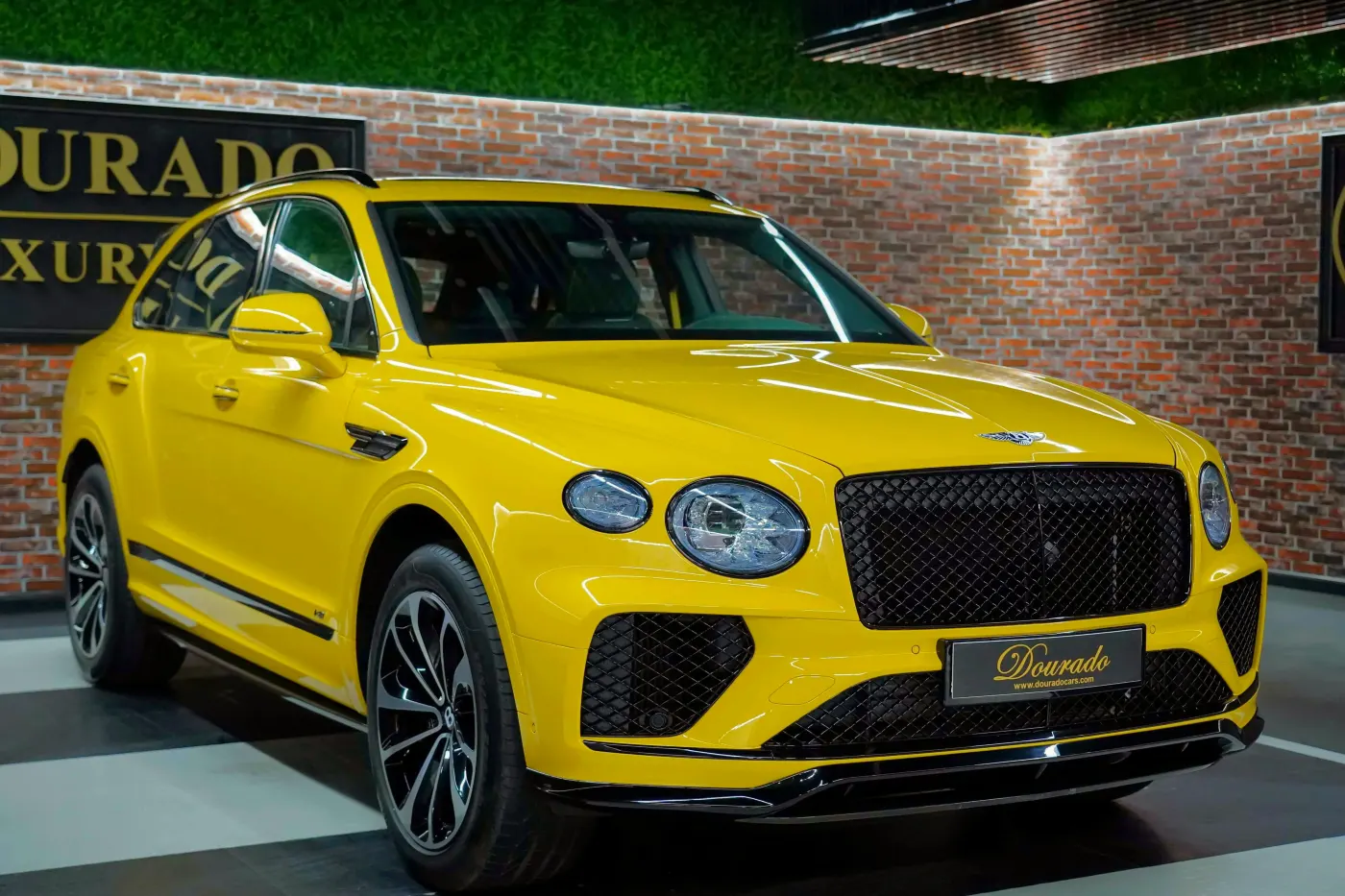 Buy Bentley Bentayga premium SUV from UAE dealer
