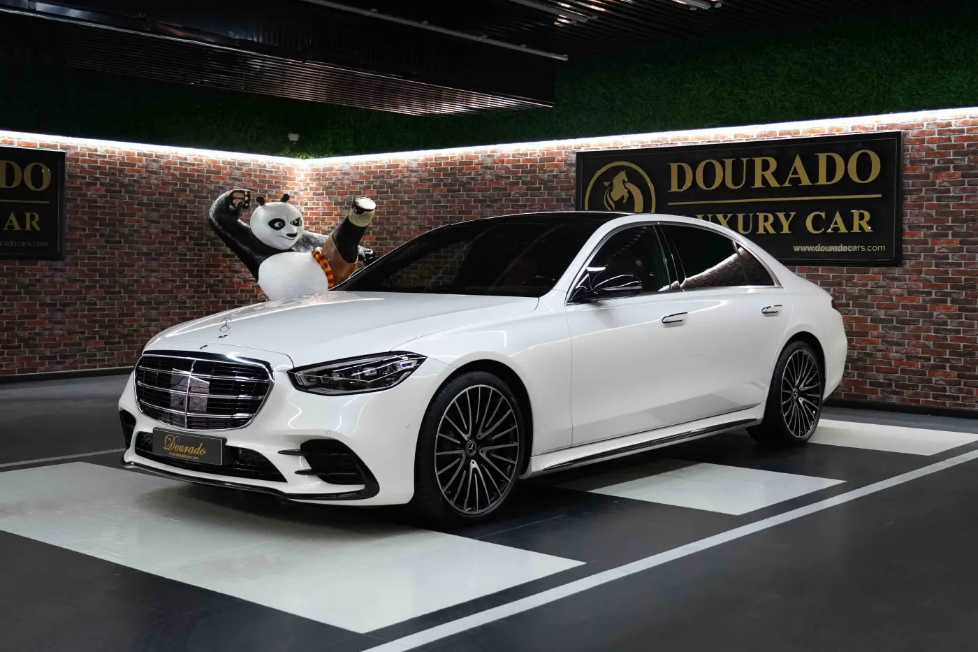 Mercedes-Benz S500 high-end luxury vehicle collection Dubai
