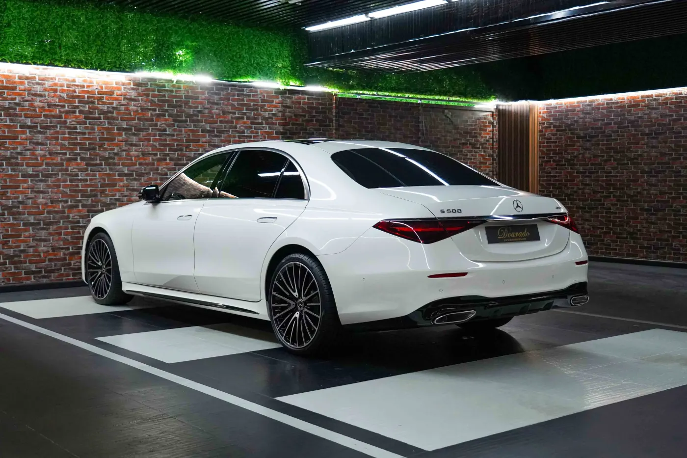 Mercedes-Benz S500 exotic luxury car for purchase in Dubai