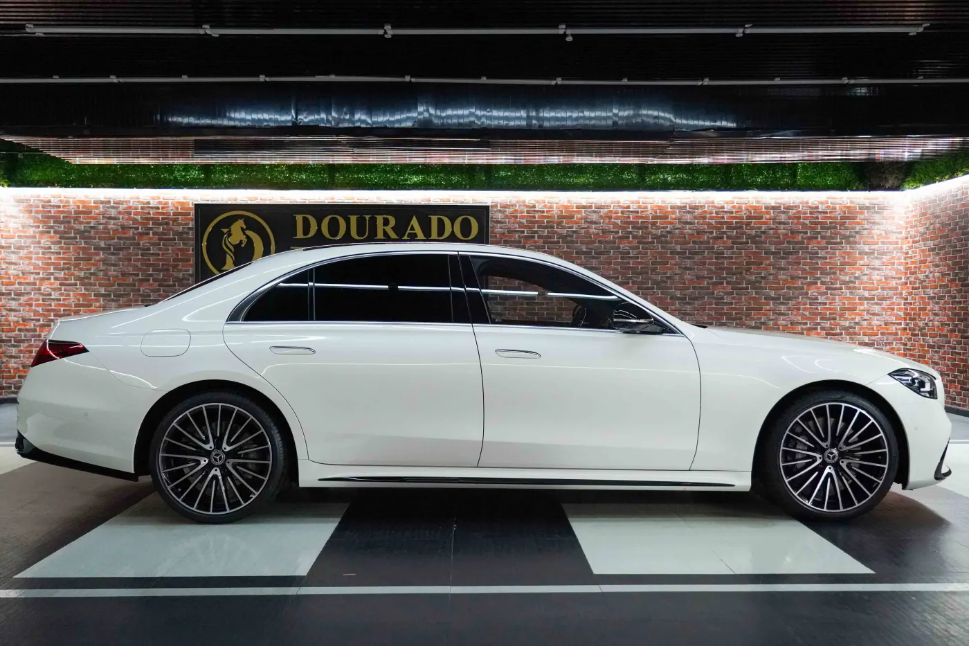Buy Mercedes-Benz S500 luxury sedan from Dubai dealer