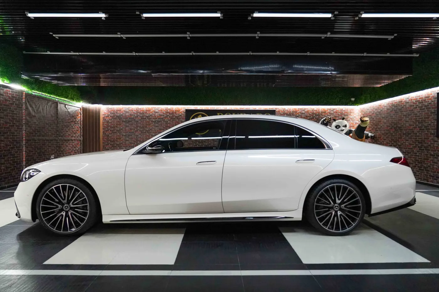 Purchase Mercedes-Benz S500 premium automobile from UAE showroom