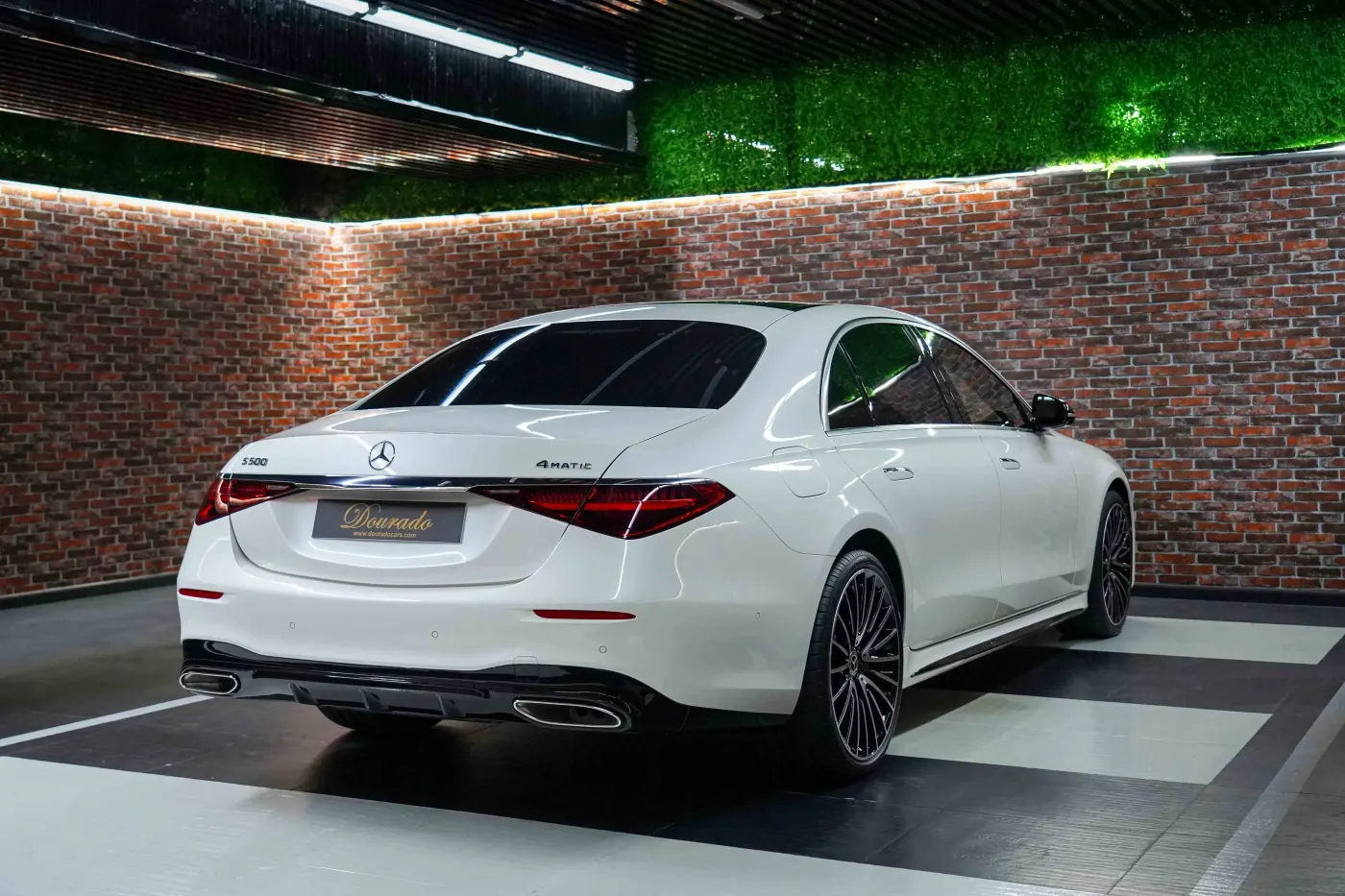 Experience Mercedes-Benz S500 prestigious luxury car in Dubai