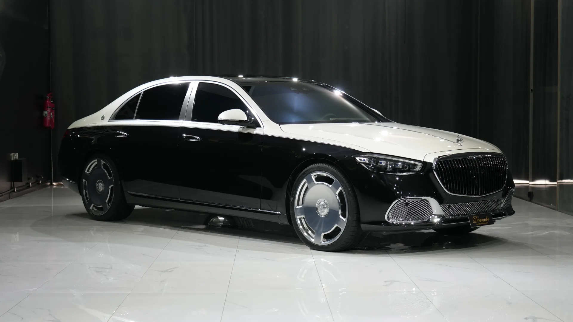 Mercedes-Maybach S580 chrome grille design